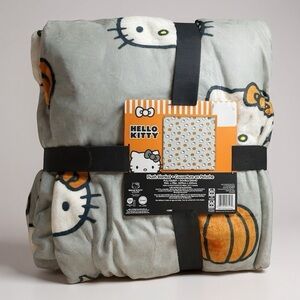 Hello Kitty Halloween Pumpkin Blanket – Full/Queen